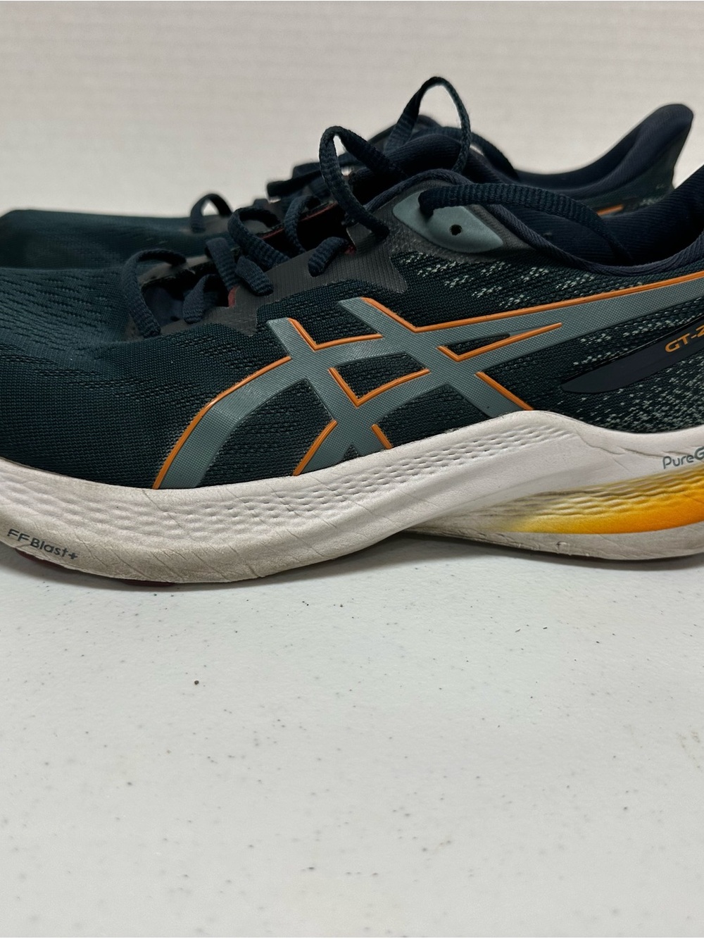 ASICS GT-2000 12 Men’s Size 9.5 Running Shoes Dark Green Orange 1011B691